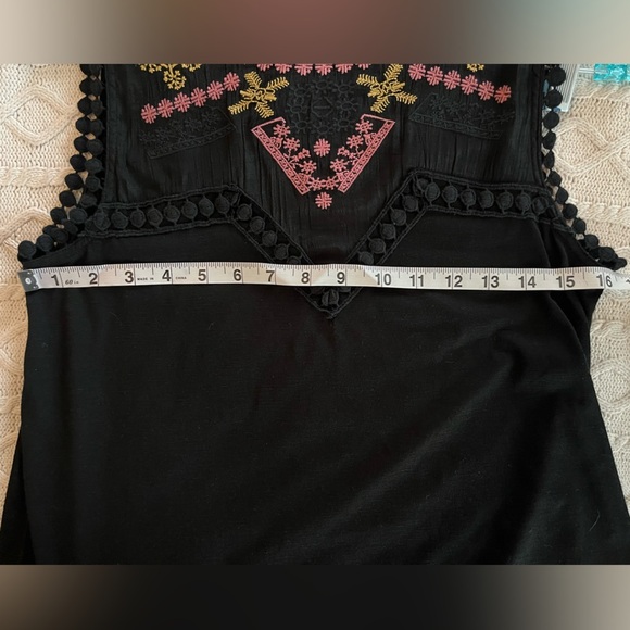 G Collection Rich Black Sleeveless Blouse with Embroidery Detail Women’s Small - Picture 10 of 10